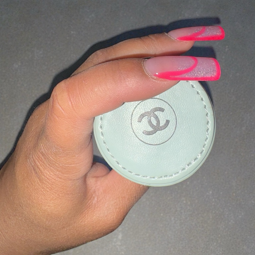 💚SOLD💚Chanel Les Pinceaux de Chanel 3 essential makeup brush set - Picture 3 of 7